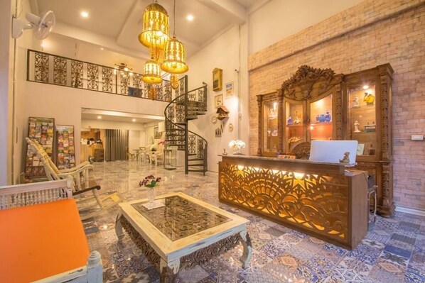 ฝ่ายต้อนรับ