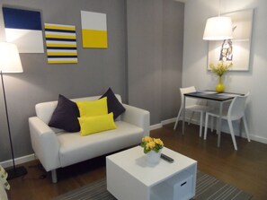 Studio Apartment  | Wohnbereich | 32-Zoll-Flachbildfernseher mit Kabelempfang, Fernseher