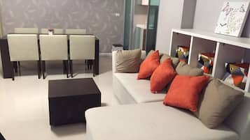 3-Bedroom Apartment  | Living area | 32-inch flat-screen TV with cable channels, TV