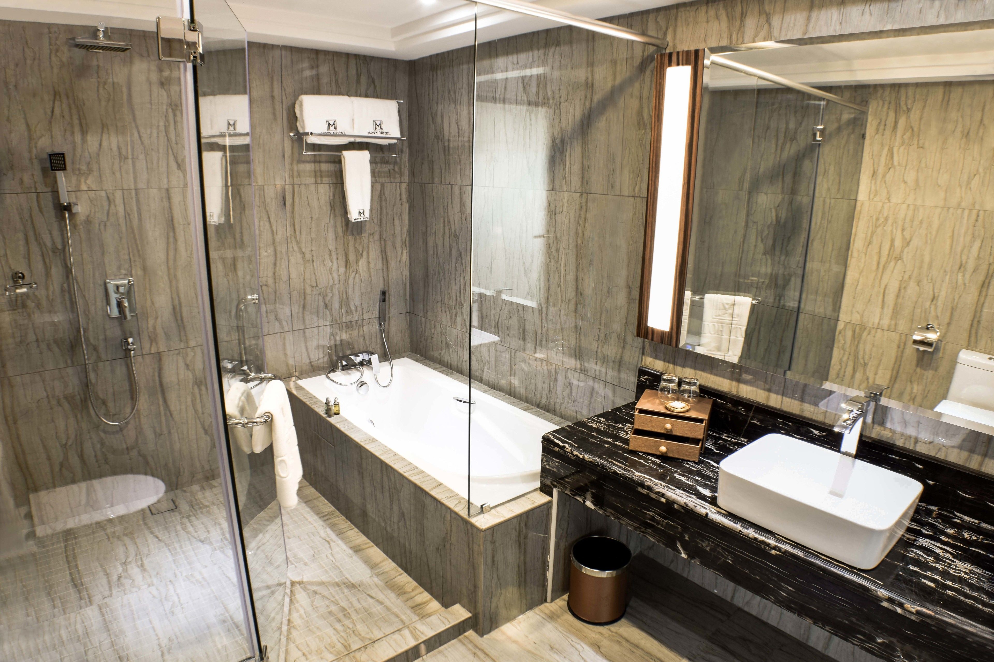 studio suite | bathroom | separate bathtub and shower, deep-soaking bathtub, rainfall showerhead