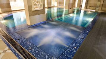Indendørs pool