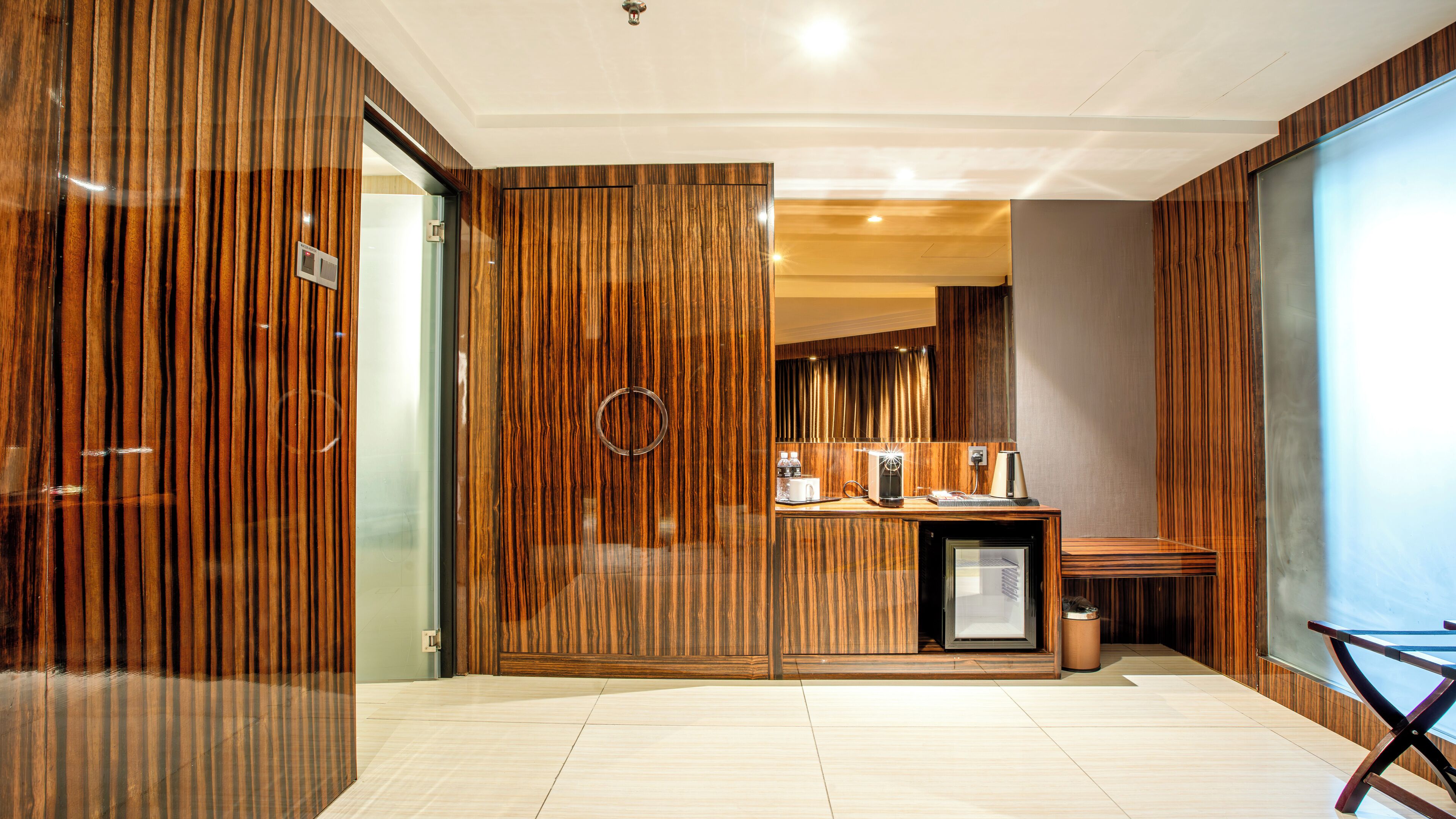 studio suite | minibar, in-room safe, desk, soundproofing