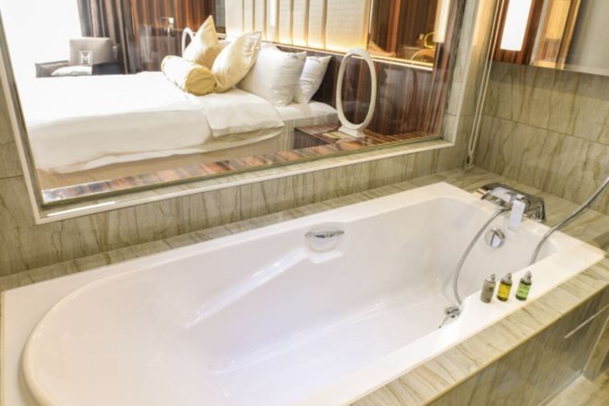 Bathroom | Separate tub and shower, deep soaking tub, rainfall showerhead