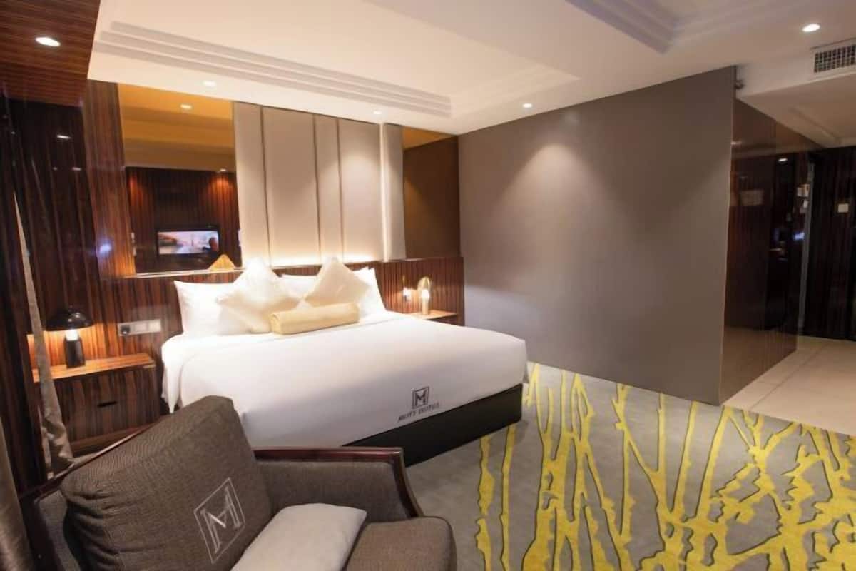 1 chambre, minibar, coffres-forts dans les chambres, bureau