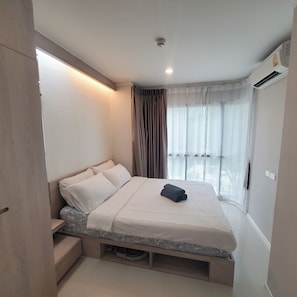 1 bedroom, hypo-allergenic bedding, desk, laptop workspace - LPN Park Beach Cha-am Beachfront (Cha-am)