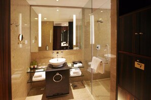 Articles de toilette gratuits, sèche-cheveux, chaussons