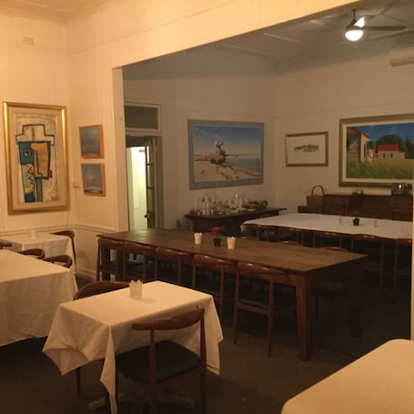 Lunch and dinner served . Toogoolawah hotel