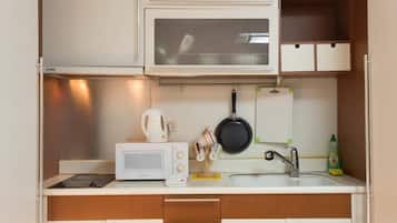 Fridge, microwave, stovetop, electric kettle
