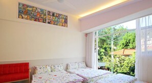 Kamar Comfort (10-Person) | Tirai kedap cahaya, kedap suara, dan tempat tidur lipat/tambahan