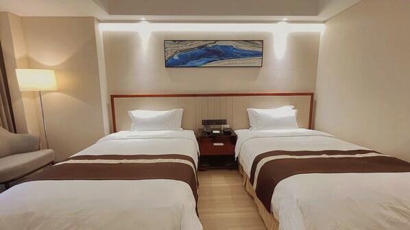 Premium bedding, minibar, in-room safe, desk - Delightel Hotel West Shanghai (Shanghai)
