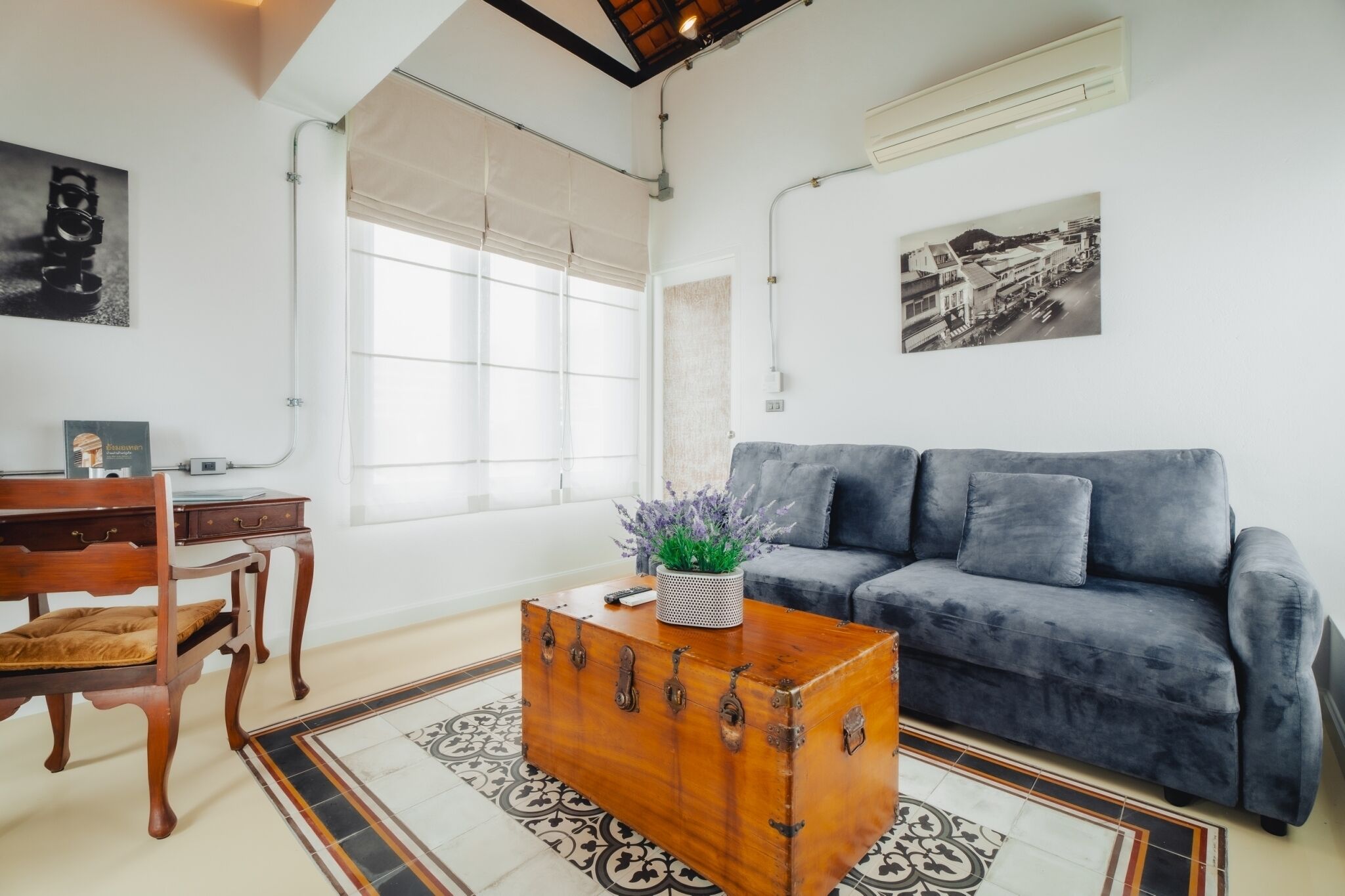 honeymoon room | living area | flat-screen tv