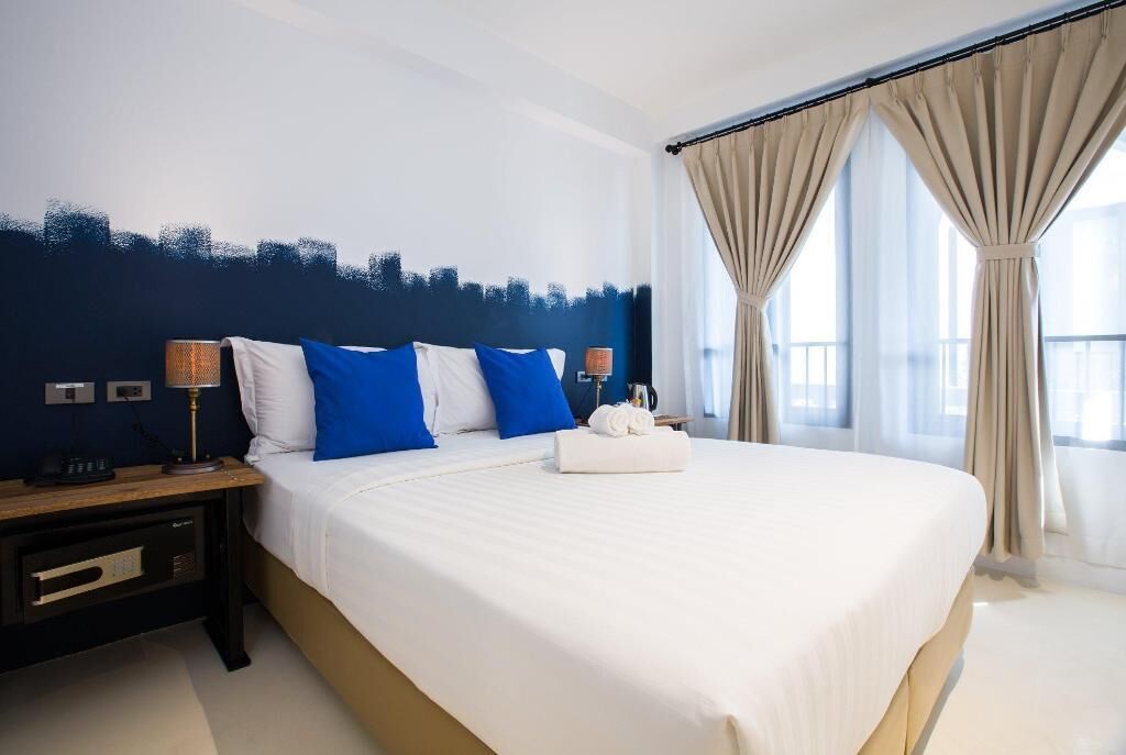 In-room safe, free WiFi, bed sheets