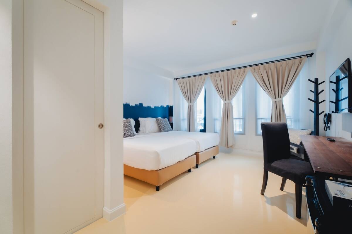 deluxe room | in-room safe, free wifi, bed sheets