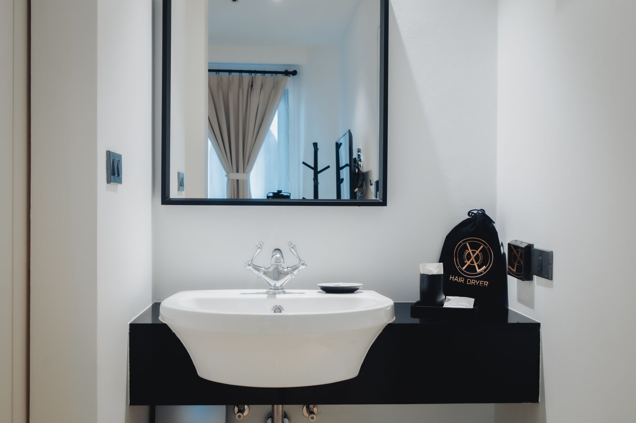 standard room | bathroom | shower, rainfall showerhead, free toiletries, hair dryer