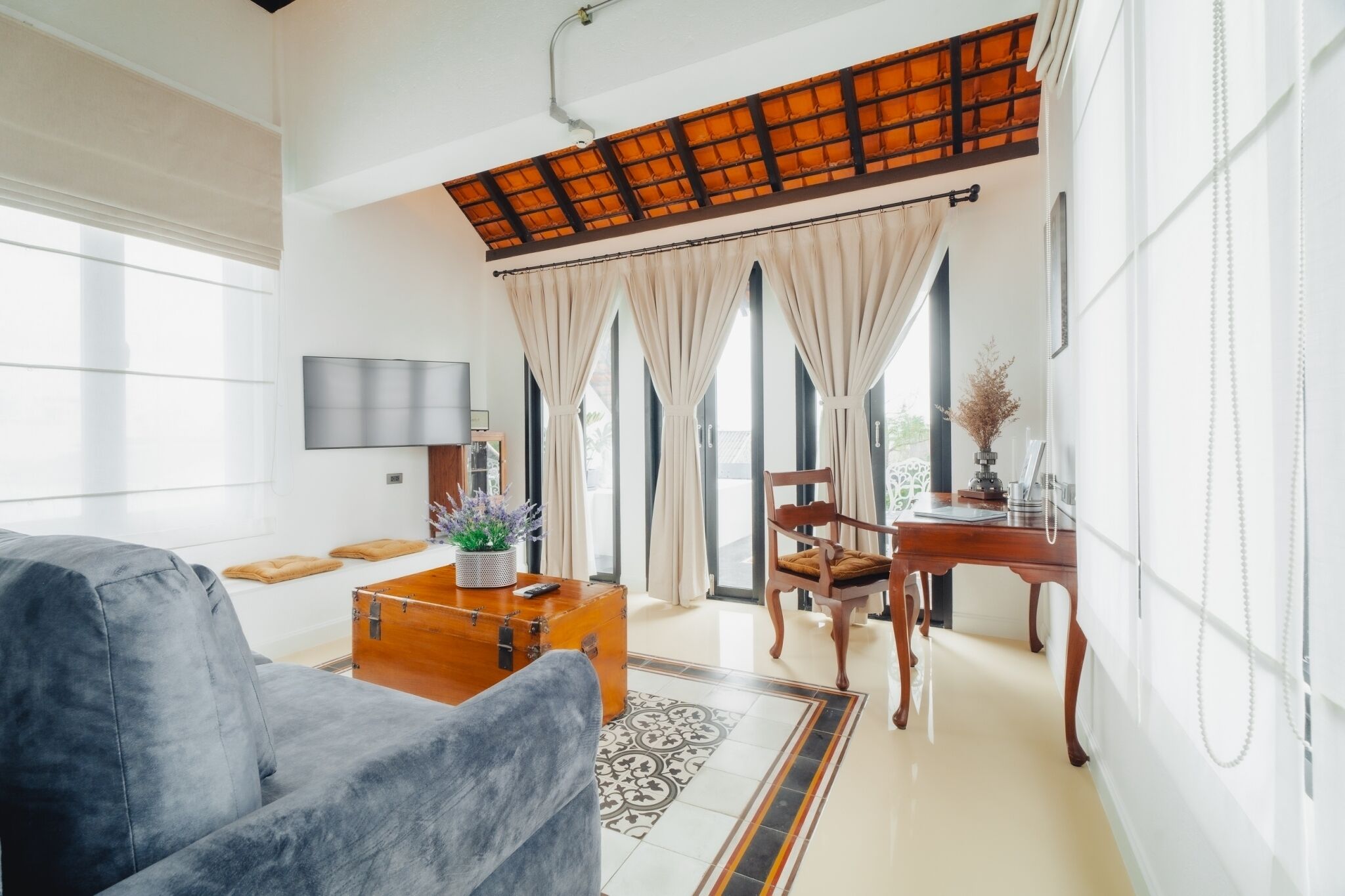 honeymoon room | living area | flat-screen tv