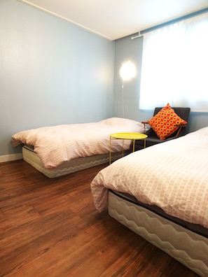Twin kamer, privébadkamer (foreign guests only) | Geluiddichte muren, gratis wifi