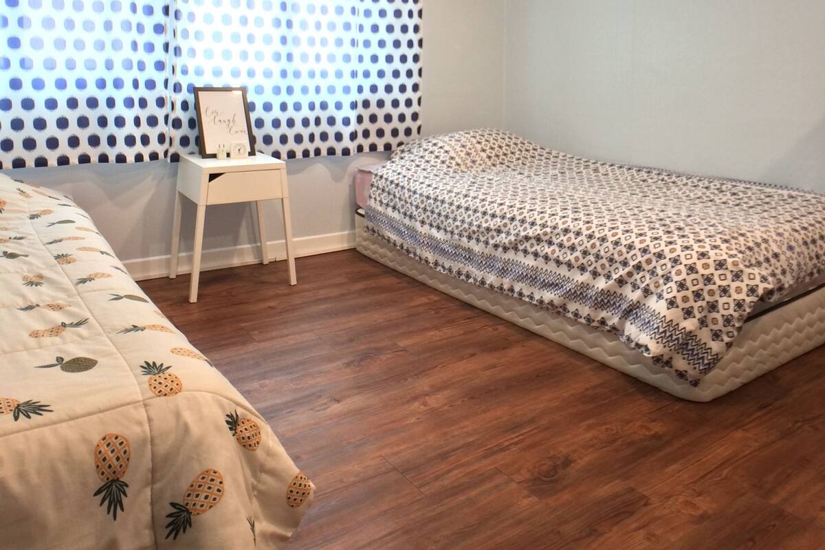 Driepersoonskamer, gemeenschappelijke badkamer (foreign guests only) | Geluiddichte muren, gratis wifi