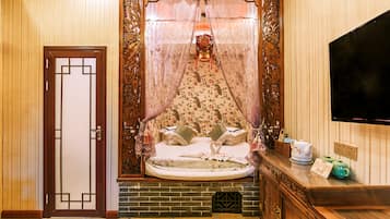 Quarto tradicional | Escrivaninha, quartos à prova de som, ferros/tábuas de passar roupa