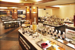 朝食 (ビュッフェ)、毎日提供 (有料)