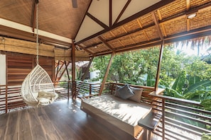 Villa « Premier », 1 chambre, accès piscine, vue jardin | Terrasse/Patio