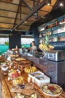 Breakfast, lunch, dinner served; Indonesian cuisine 