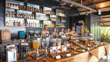 Desayuno buffet diario (PHP 999 por persona)