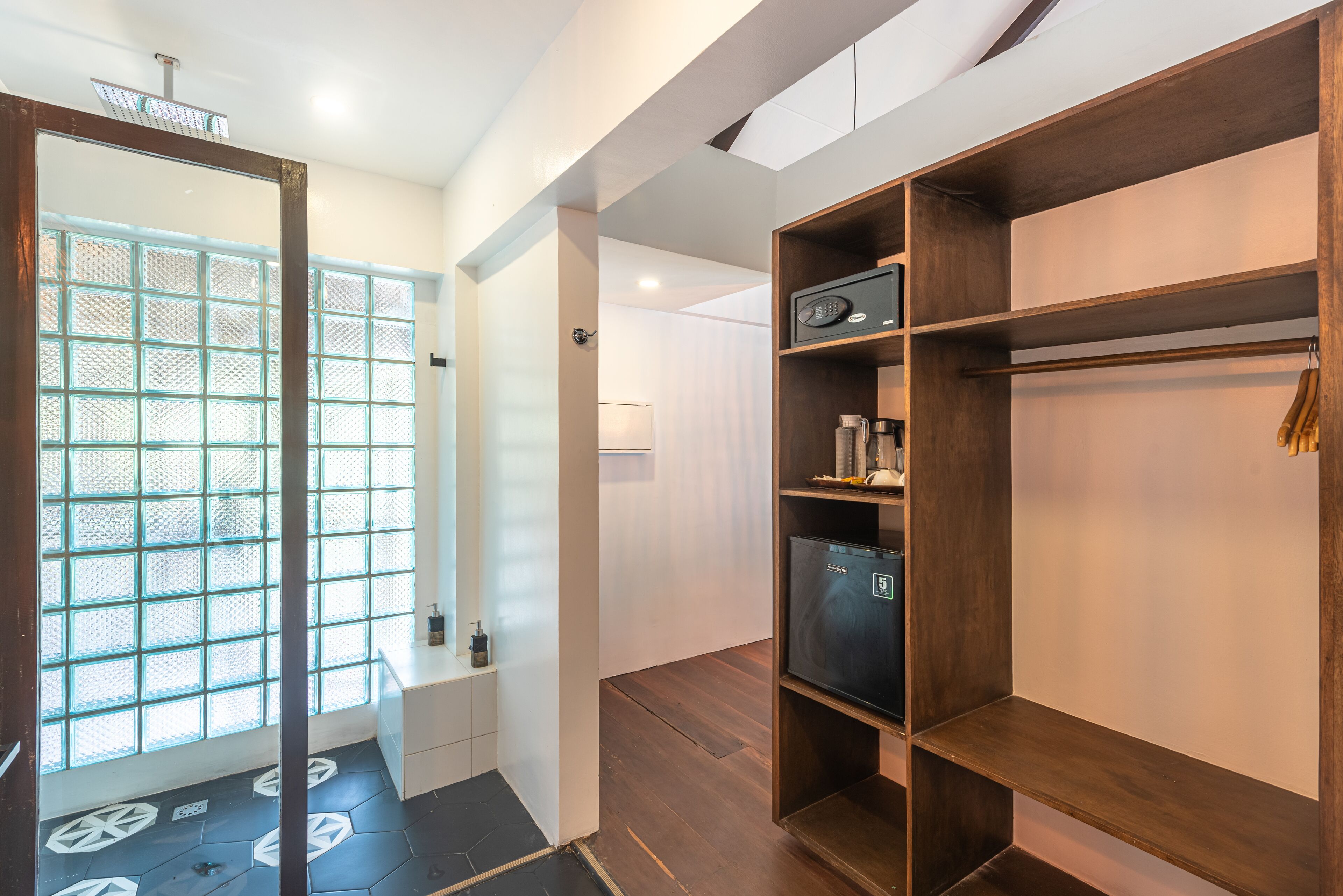 premier beach suite | bathroom | shower, rainfall showerhead, free toiletries, slippers