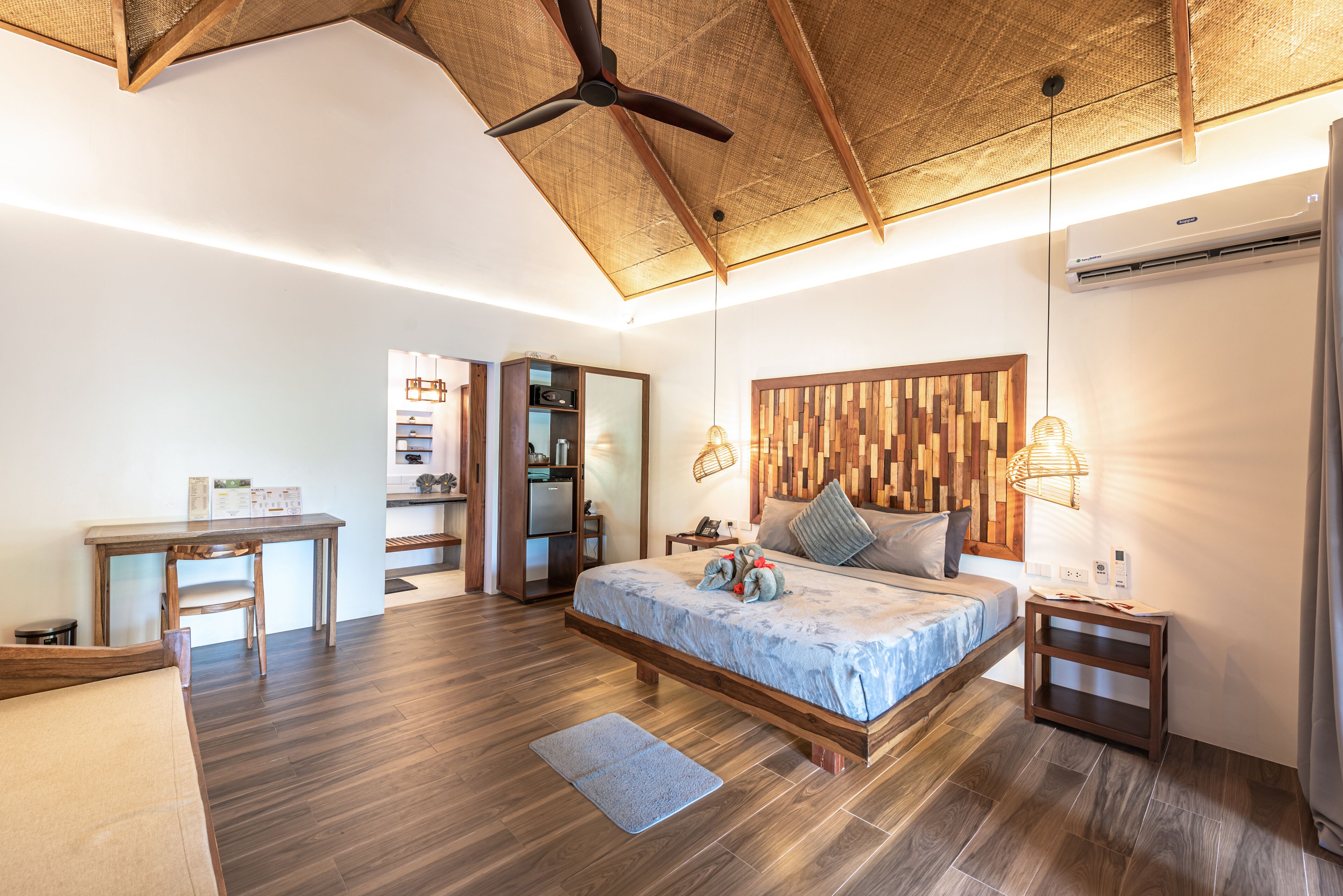 Premium bedding, in-room safe, individually decorated