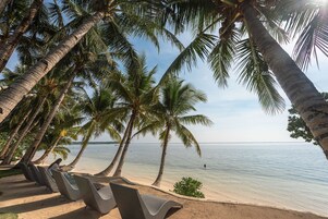 Näkymä rannalle/valtamerelle