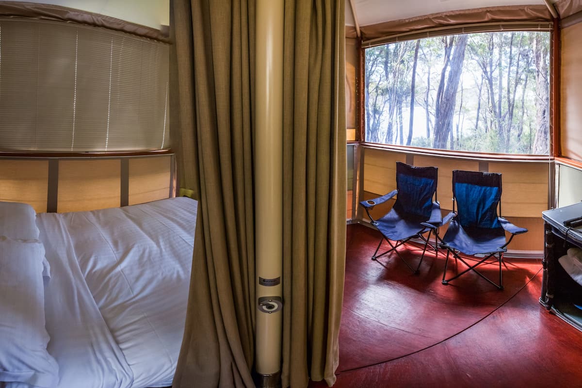 2 Nights - Boutique Camp Hut on Exclusive Island, All Inclusive with Private Return Flights | Sengetøj