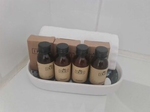 Quarto superluxo, 1 cama Queen | Banheiro | Chuveiro, produtos de toalete grƔtis, secador de cabelo
