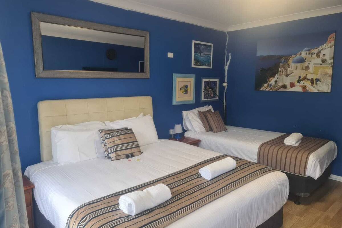 Kamar Double atau Twin Deluks | Minibar, meja kerja, kedap suara, dan setrika/meja setrika