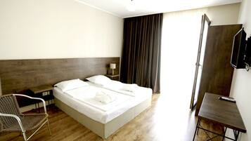 Een 32-inch ledtelevisie met kabelzenders en een televisie