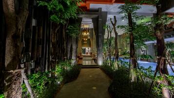 Pintu masuk properti