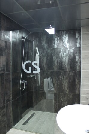Deluxe Double Room, 1 Bedroom | Bathroom | Shower, free toiletries, hair dryer, slippers - GS Hotel (Yerevan)