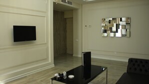 Deluxe Double Room, 1 Bedroom | Living room - GS Hotel (Yerevan)