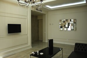 Deluxe Double Room, 1 Bedroom | Living room