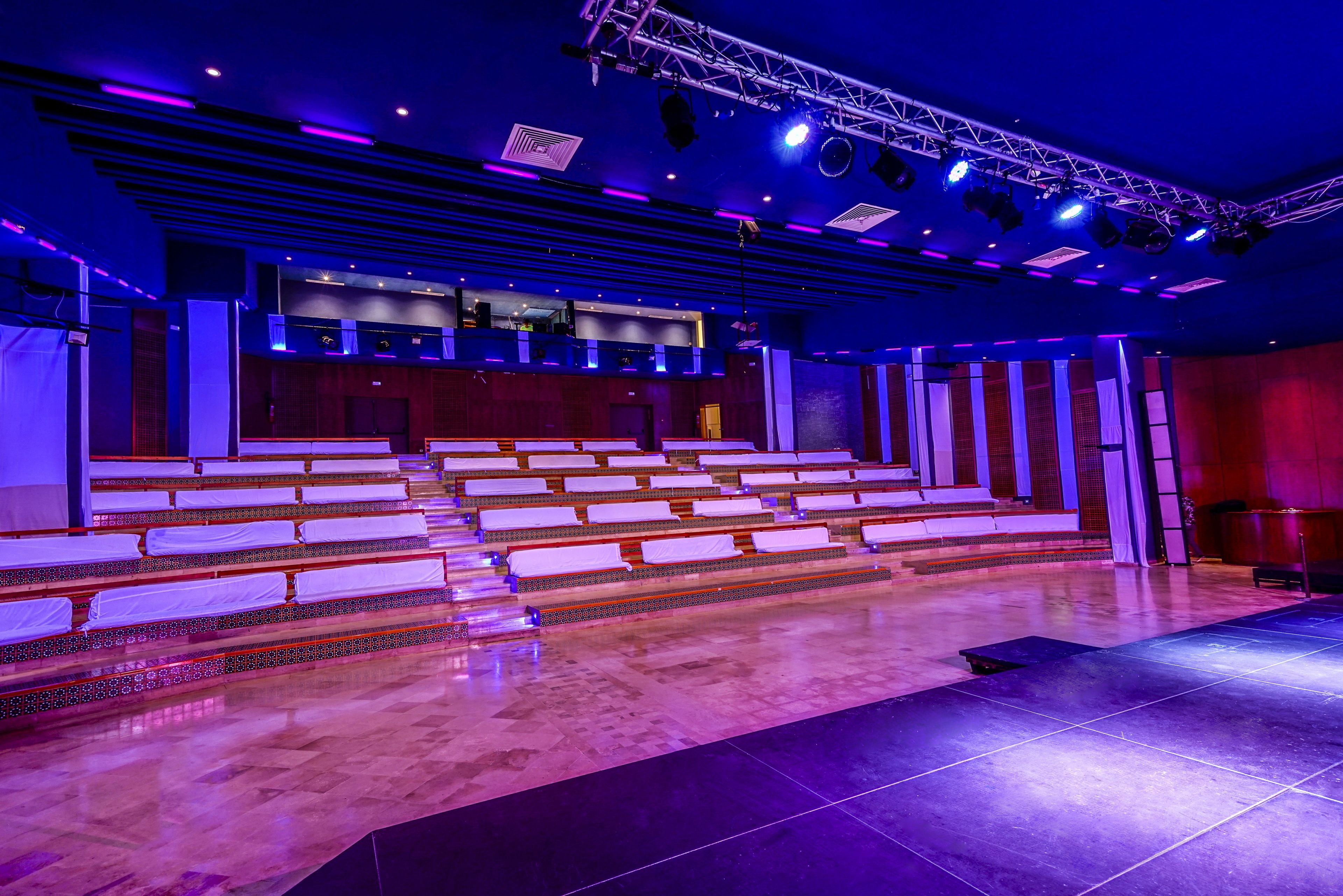 Pertunjukan teater