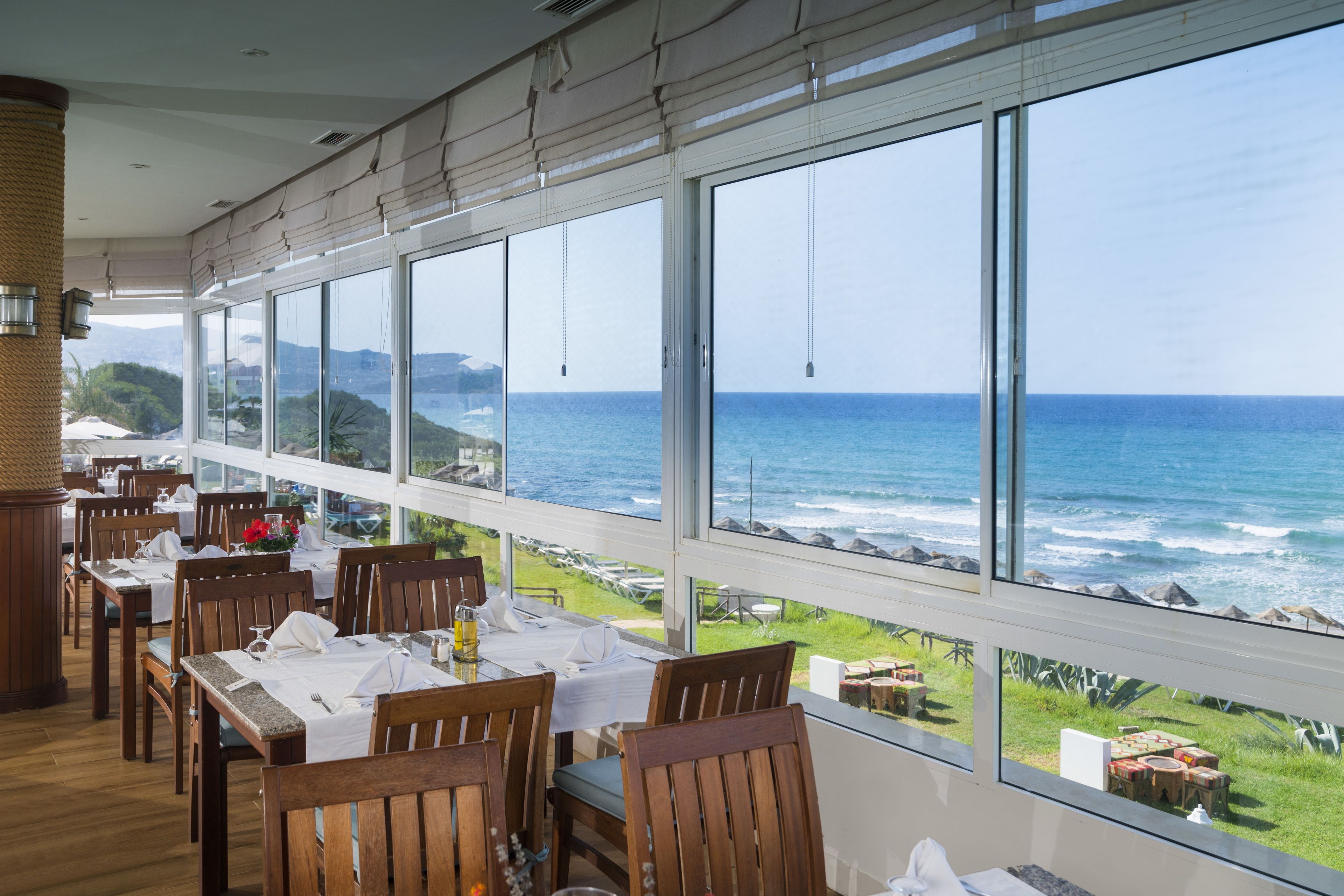 2 من المطاعم، تقديم الإفطار، خيارت الطبخ المحلي والع المي