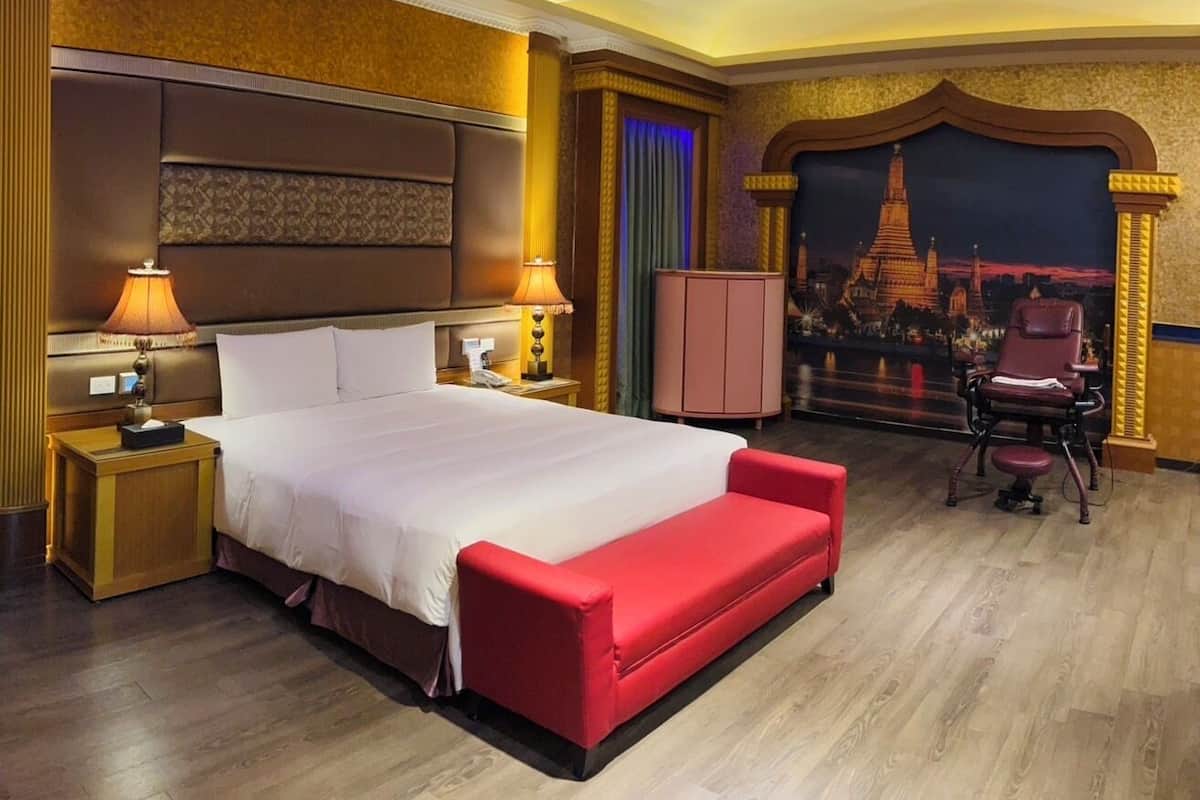 Luxus szoba kétszemélyes ággyal | Prémium ágynemű, íróasztal, sötétítőfüggöny és ingyenes wifi