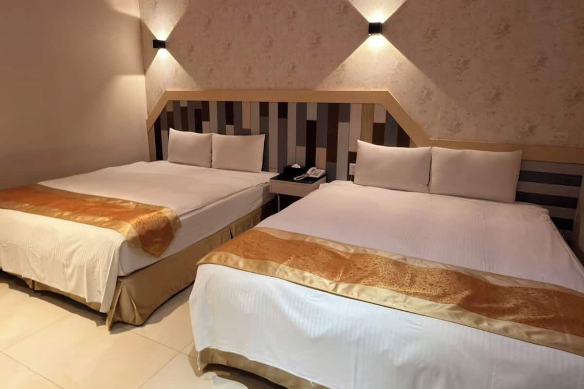 Ropa de cama de alta calidad, escritorio y cortinas blackout