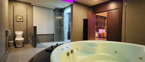 Superior Double Room | Bathroom | Separate tub and shower, deep soaking tub, hair dryer, slippers