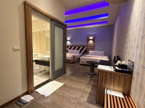 Chambre Affaires avec lits jumeaux | Literie de qualité, bureau, rideaux d’obscurcissement