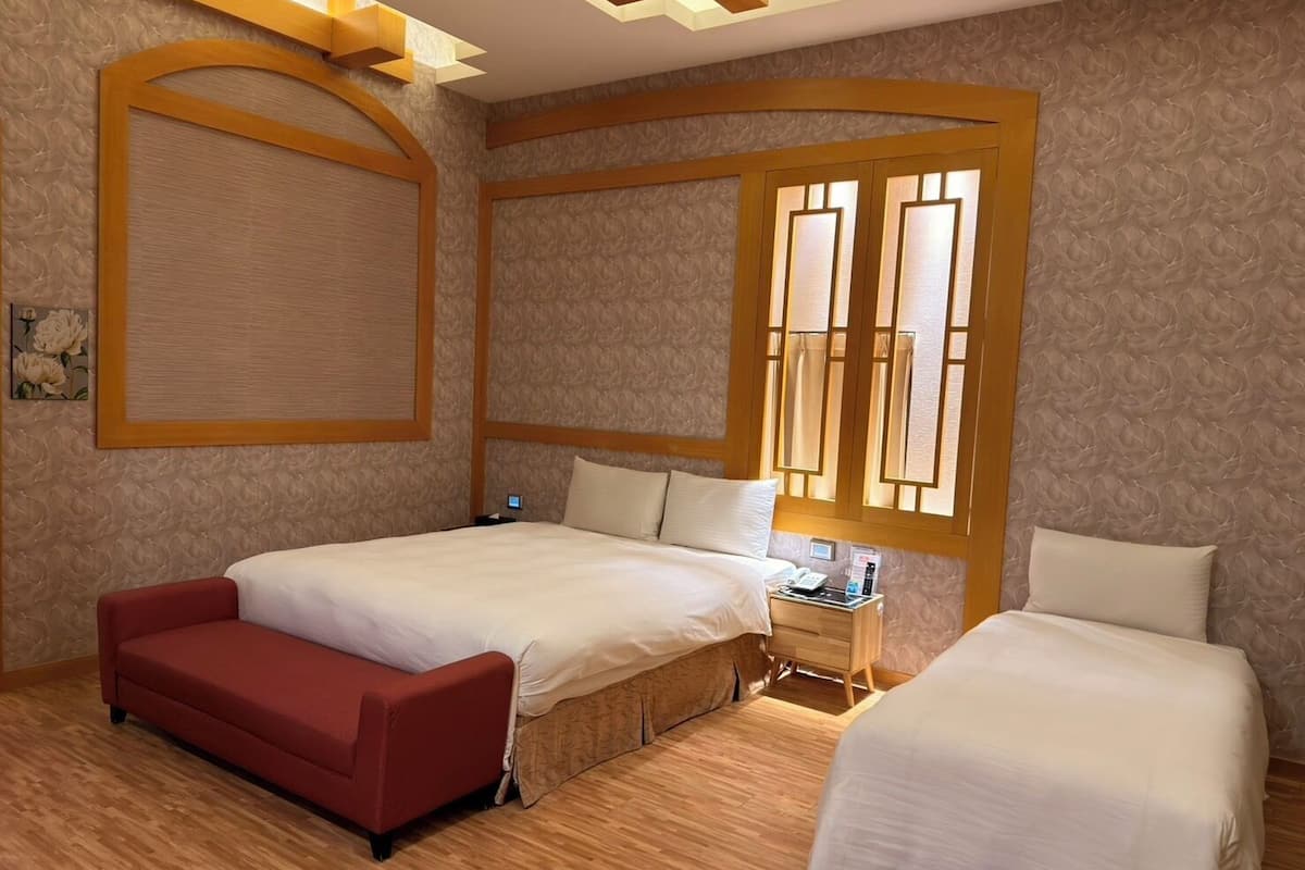 Ropa de cama de alta calidad, escritorio y cortinas blackout