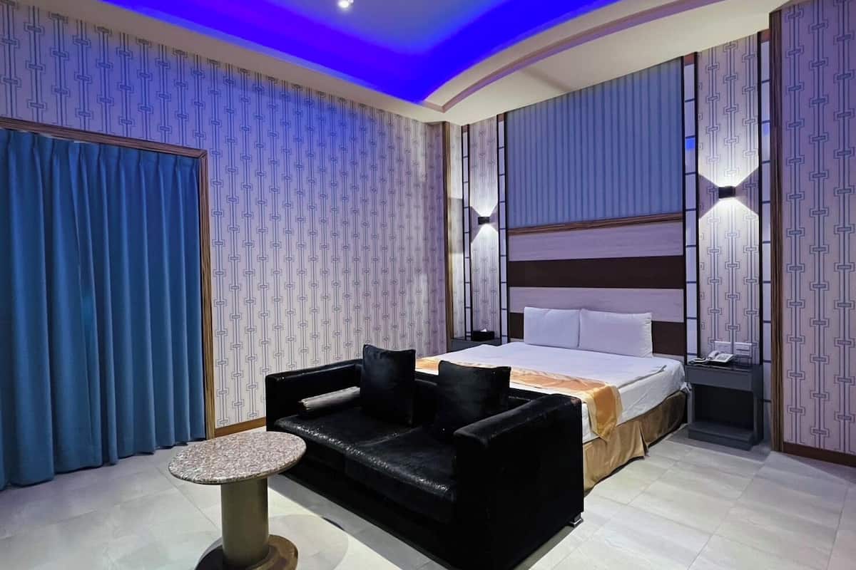 business double room | premium bedding, desk, blackout curtains, free wifi