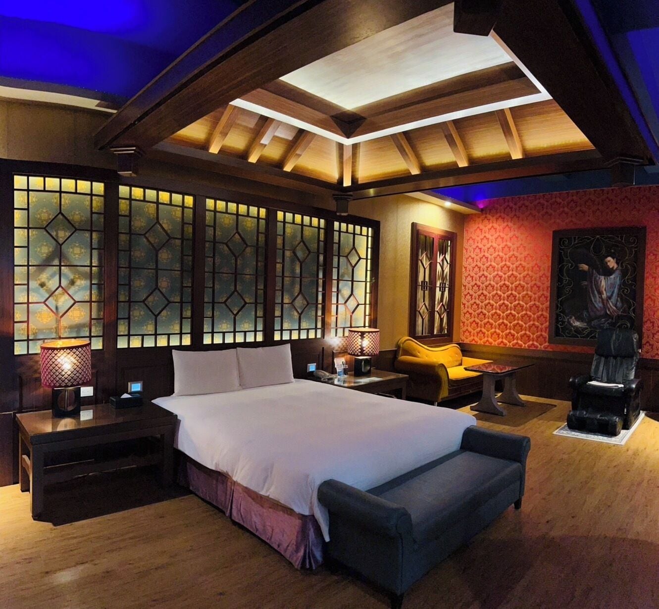럭셔리 더블룸 | 고급 침구, 책상, 암막 커튼,  무료 WiFi