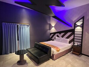 Premium bedding, desk, blackout curtains, free WiFi - Wei Feng Exquisite Motel Pintung Branch (Pingtung)