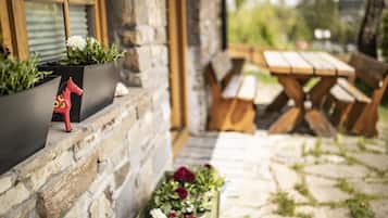 Suite, 2 Bedrooms, Kitchen, Mountain View | Terrace/patio