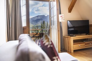 Comfort Studio, 1 Bedroom, Kitchenette, Mountain View (Balcony) | Living area | Flat-screen TV