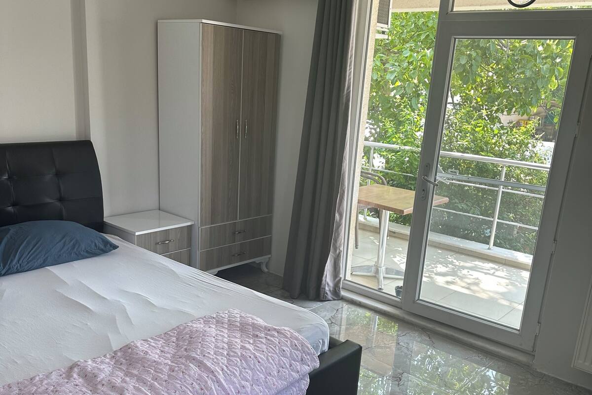 Luxury Studio, 1 Bedroom | Peralatan tempat tidur premium, kalis bunyi, seterika/papan seterika 